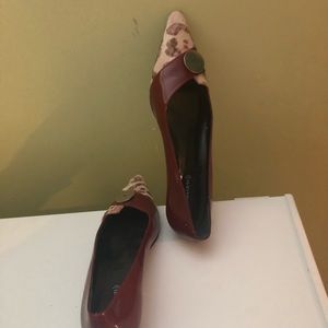 Great kitty heels by Claudia Ciuti made in Italy in Burgundy